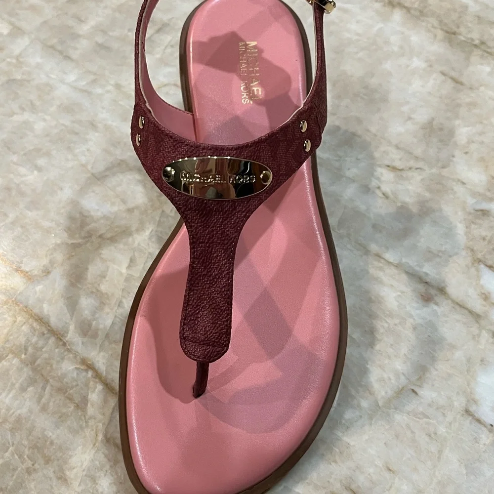 Michael Michael Kors Women’s MK Plate Thong Sandals. NEW - Picture 8 of 8